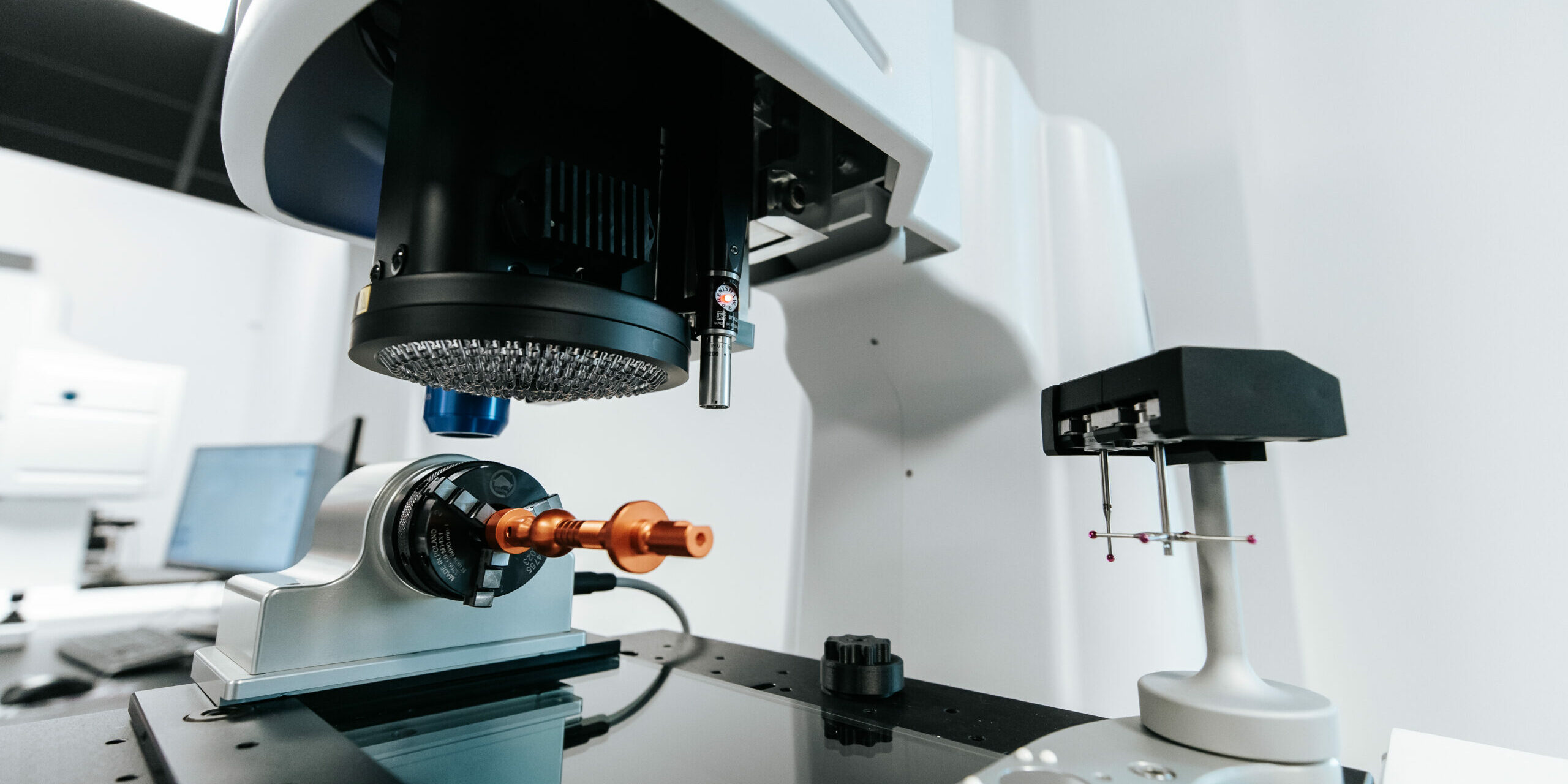 MCE Metrology-innovation-metrologie-dimensionnelle-controle-piece-indusutriel-microvu-4eme axe Controle dimensionnel de piece industrielle par vision et palpage microvu