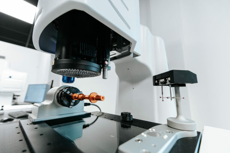 Controle dimensionnel de piece industrielle par vision et palpage microvu